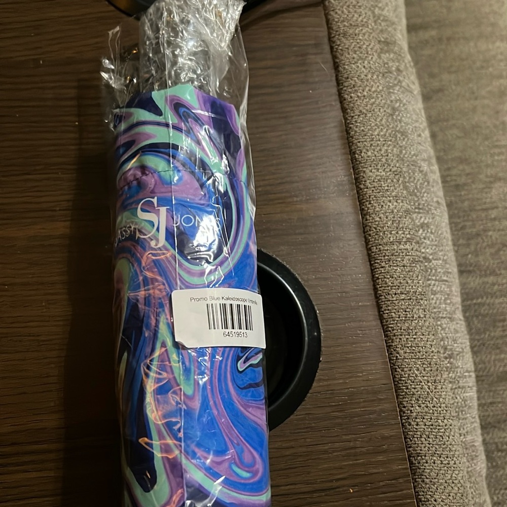 Sassy Jones never used blue kaleidoscope umbrella.